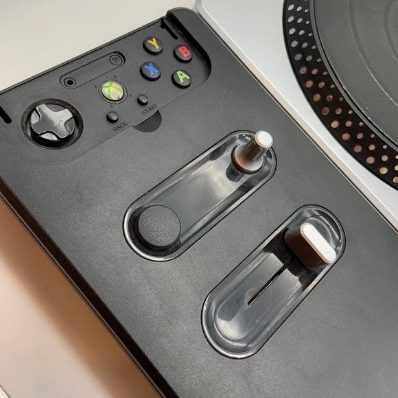 Vintage DJ Hero XBOX 360 Wireless Turntable Controller Untested AS IS For Parts - Picture 6 of 16